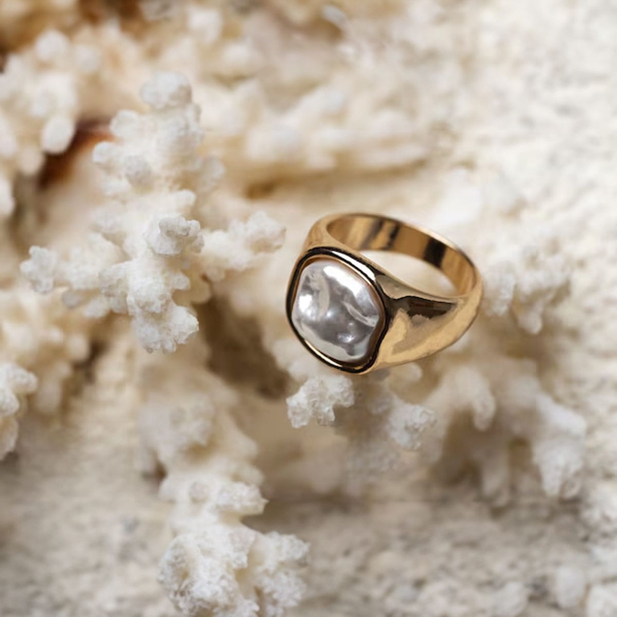 Carat gold jewellery examples Luxury gold jewellery pieces showcasing different carat purity levels and finishes