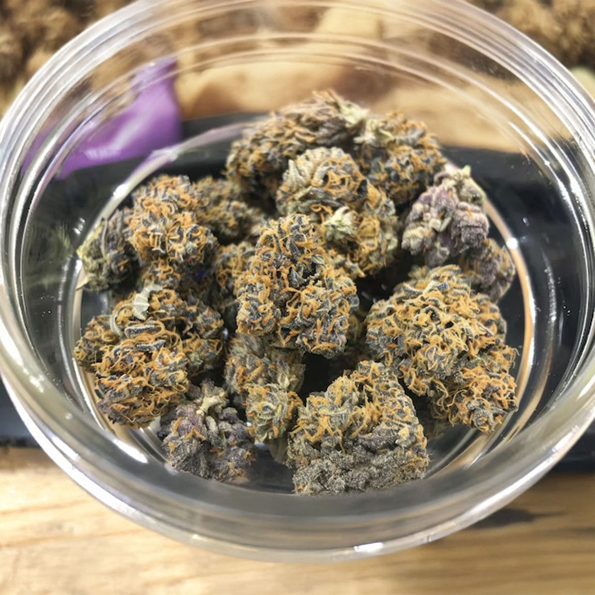 Comparison of indica and sativa cannabis plant leaf shapes and growth patterns