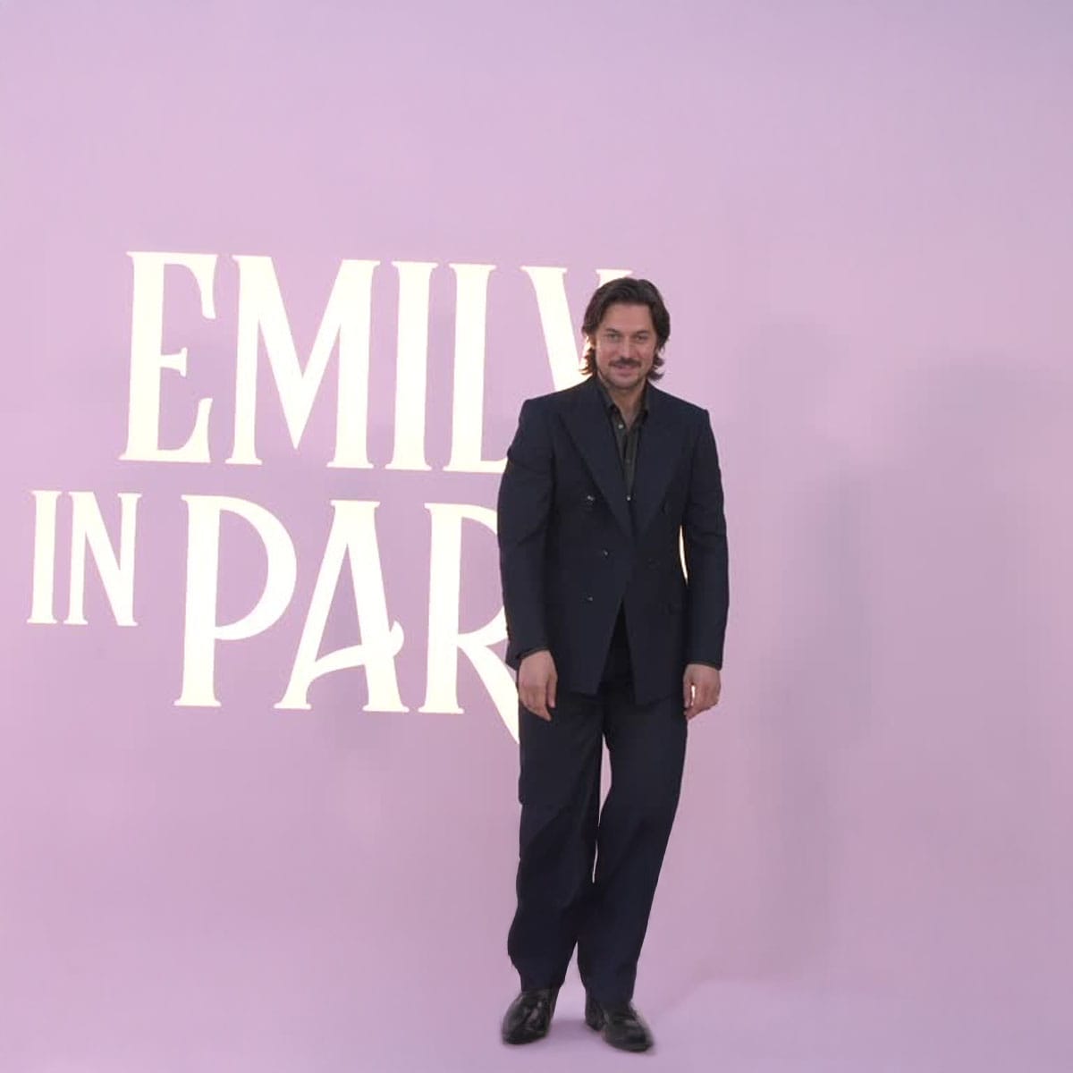 Lucas Bravo, Emily in Paris, Gabriel Netflix