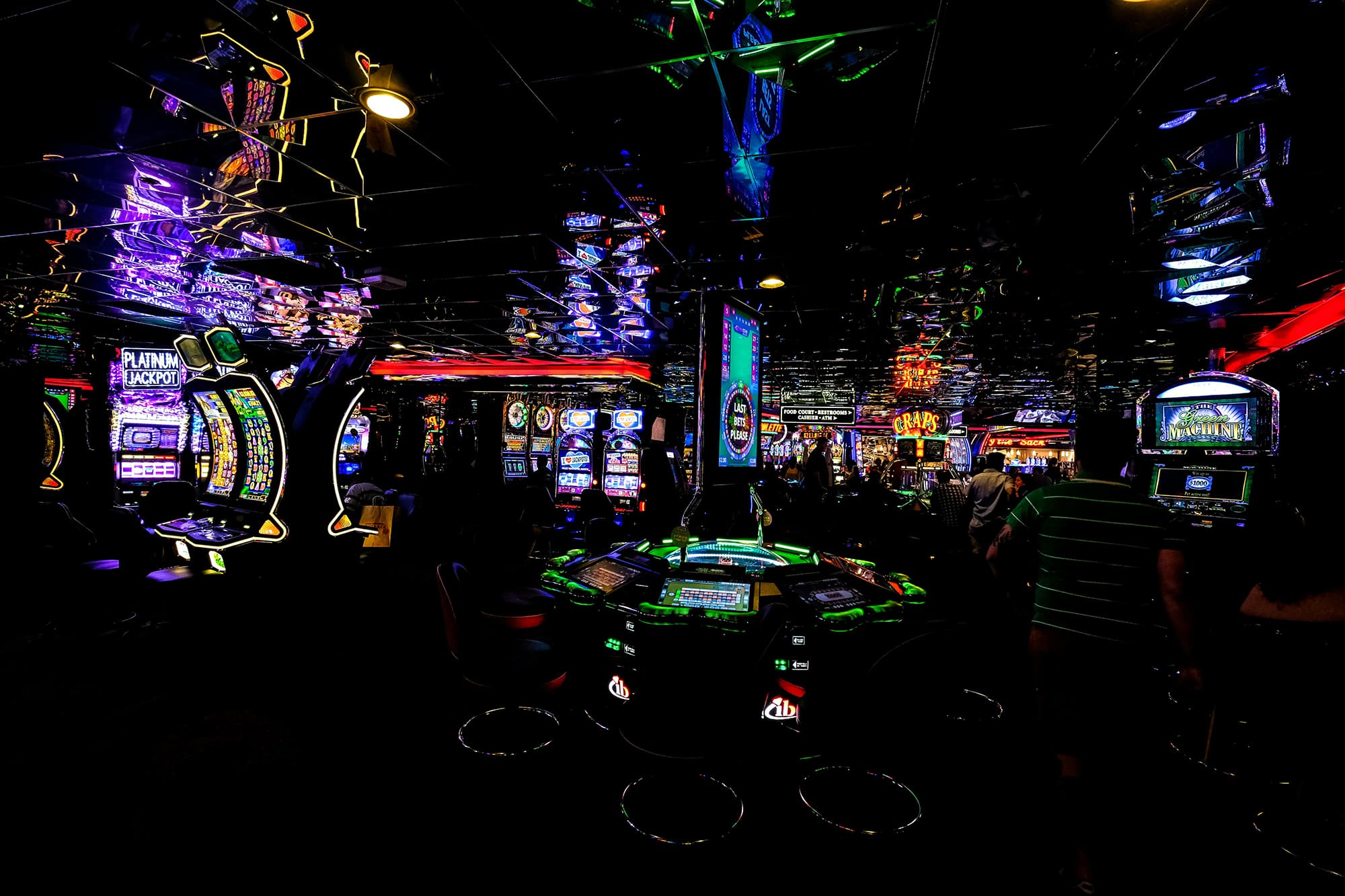 Premium casino beverages Elegant cocktail drinks displayed at a Soho casino bar counter