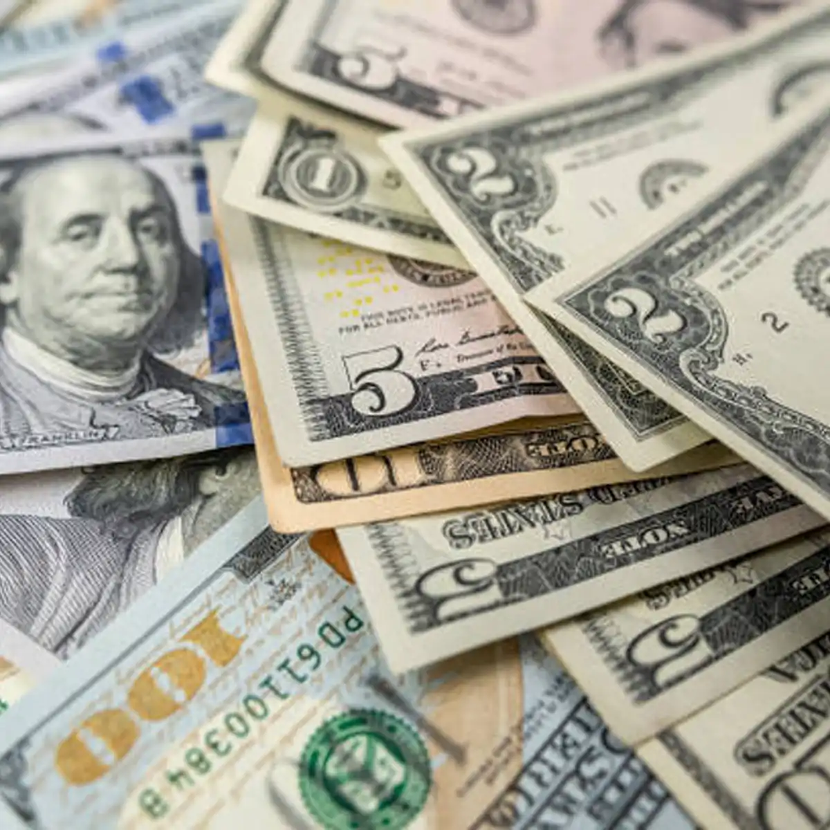 Risk-off market environment showing yen appreciation during equity market decline and stress