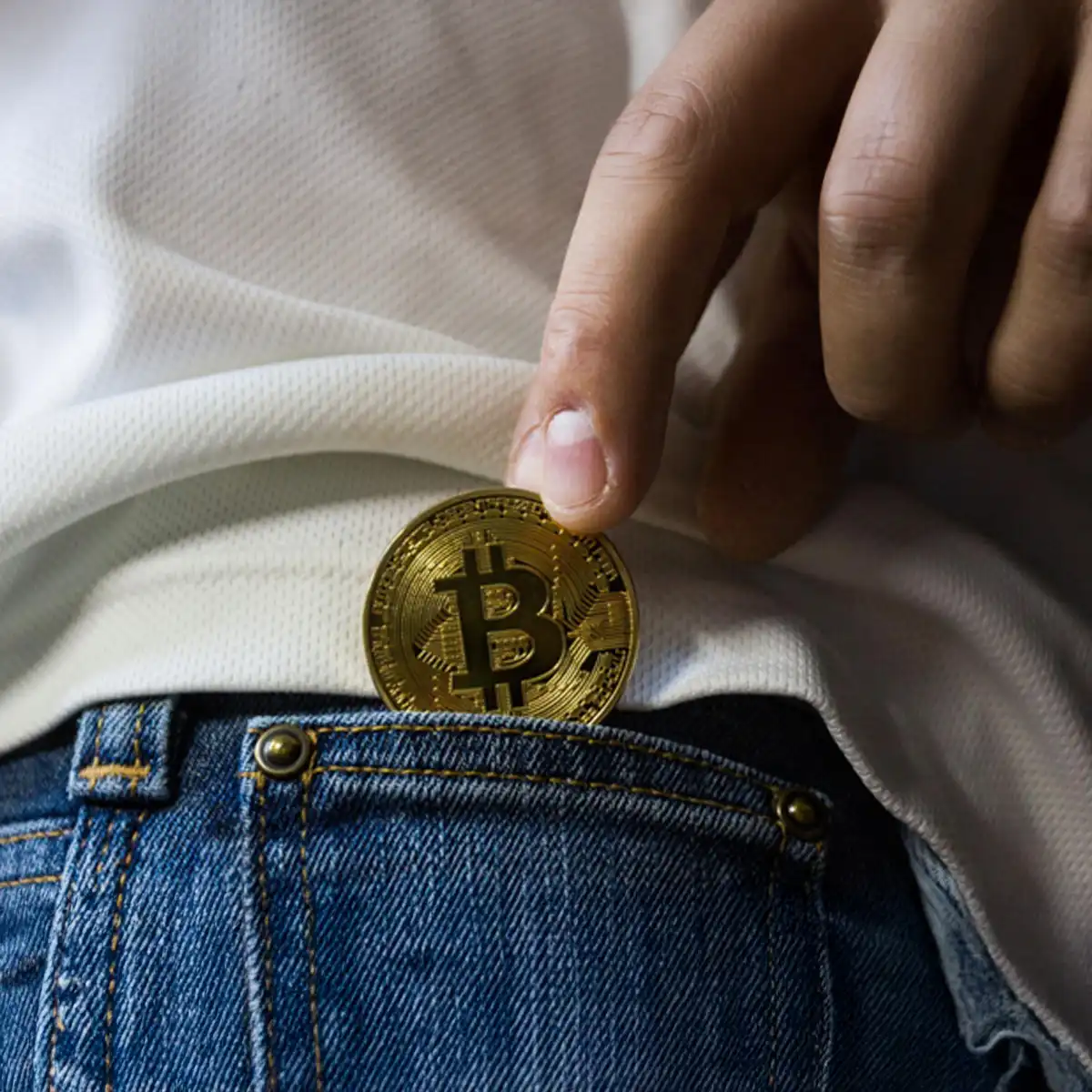 Stablecoins vs. Bitcoin for Merchants: Which Is More Practical for UK-Based Revenue?