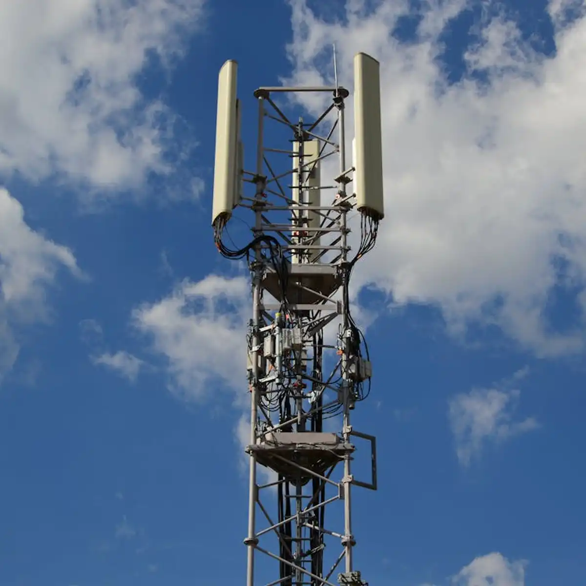 5G tower technology 5G mobile network tower infrastructure demonstrating improved connectivity capacity in central London