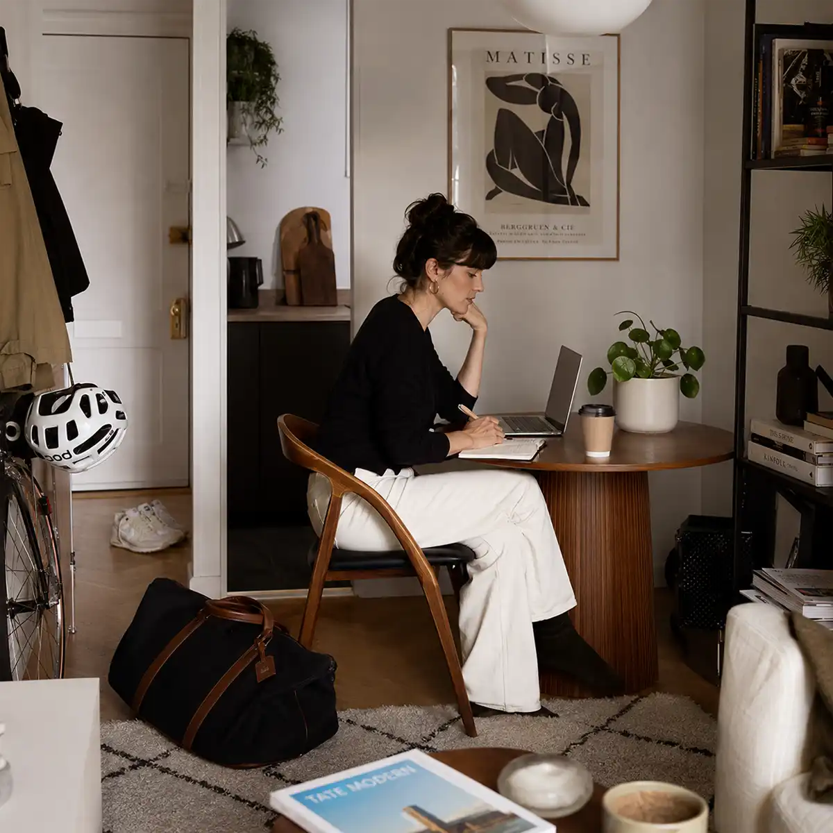 Londoners enjoying cultural experiences and dining out, prioritising lifestyle over square footage in the city
